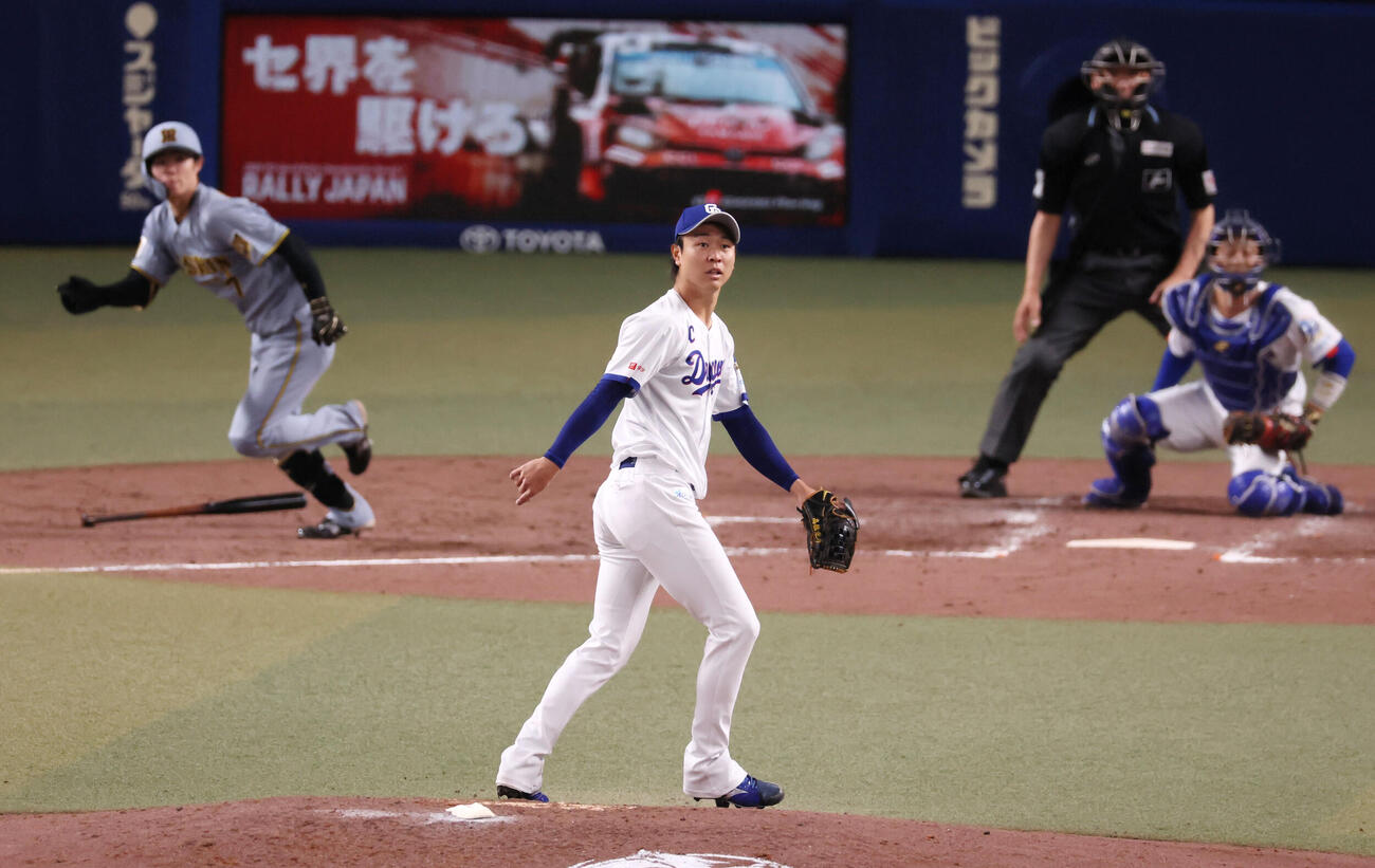 中日対阪神　5回表阪神2死一、二塁、高橋宏は中野に先制の中越え適時二塁打を許す（撮影・加藤哉）