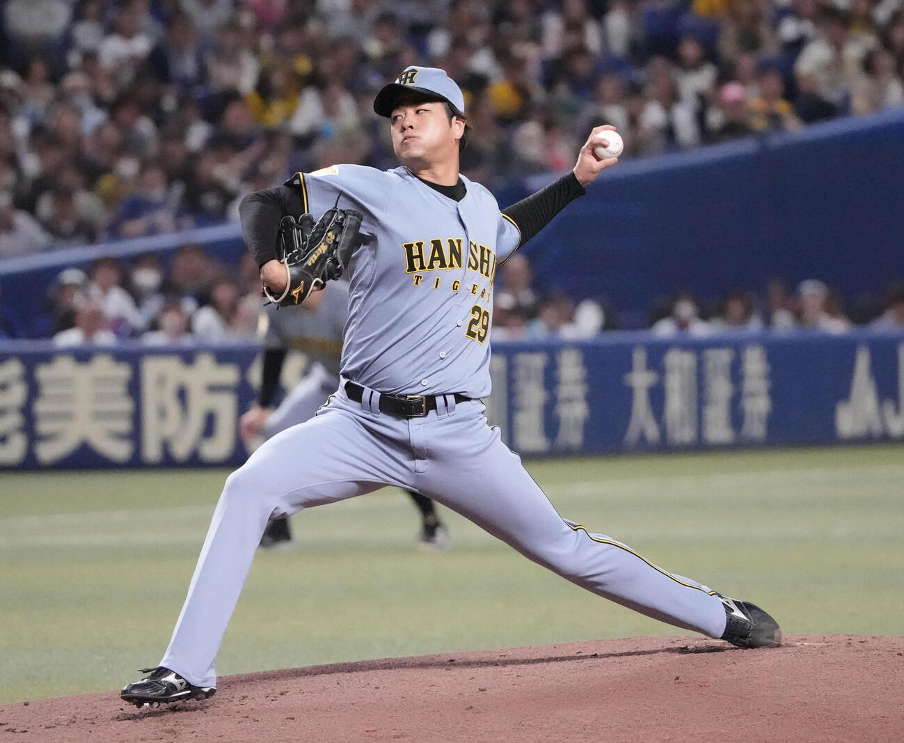 中日対阪神　1回裏、登板する阪神先発の高橋（撮影・森本幸一）