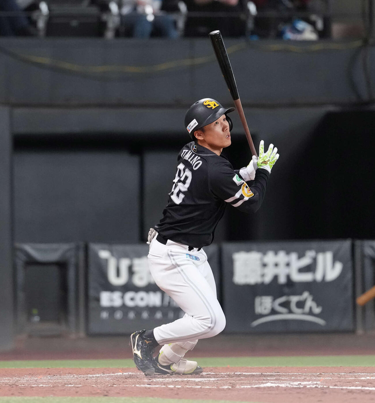 日本ハム対ソフトバンク　3回表ソフトバンク2死一塁、右前打を放つ海野（撮影・井上学）