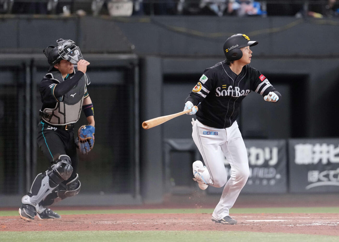 日本ハム対ソフトバンク　5回表ソフトバンク1死三塁、犠飛を放つ川瀬（撮影・井上学）