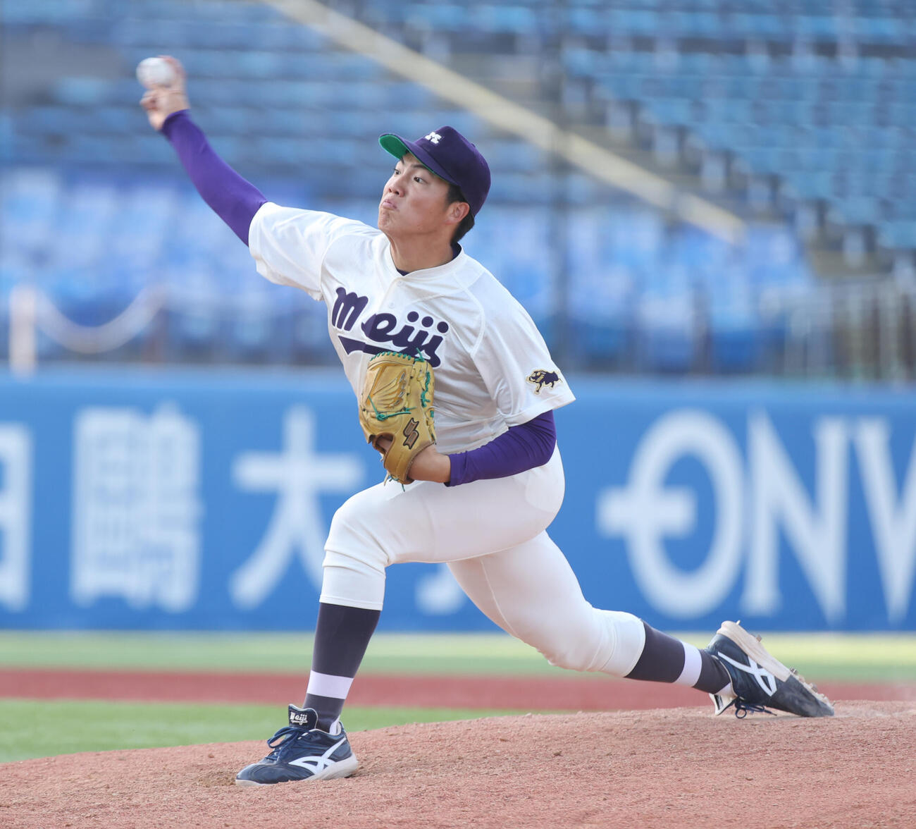 明大対東大　先発した明大・平嶋は6回を投げ1安打無失点の好投を見せた（撮影・柴田隆二）