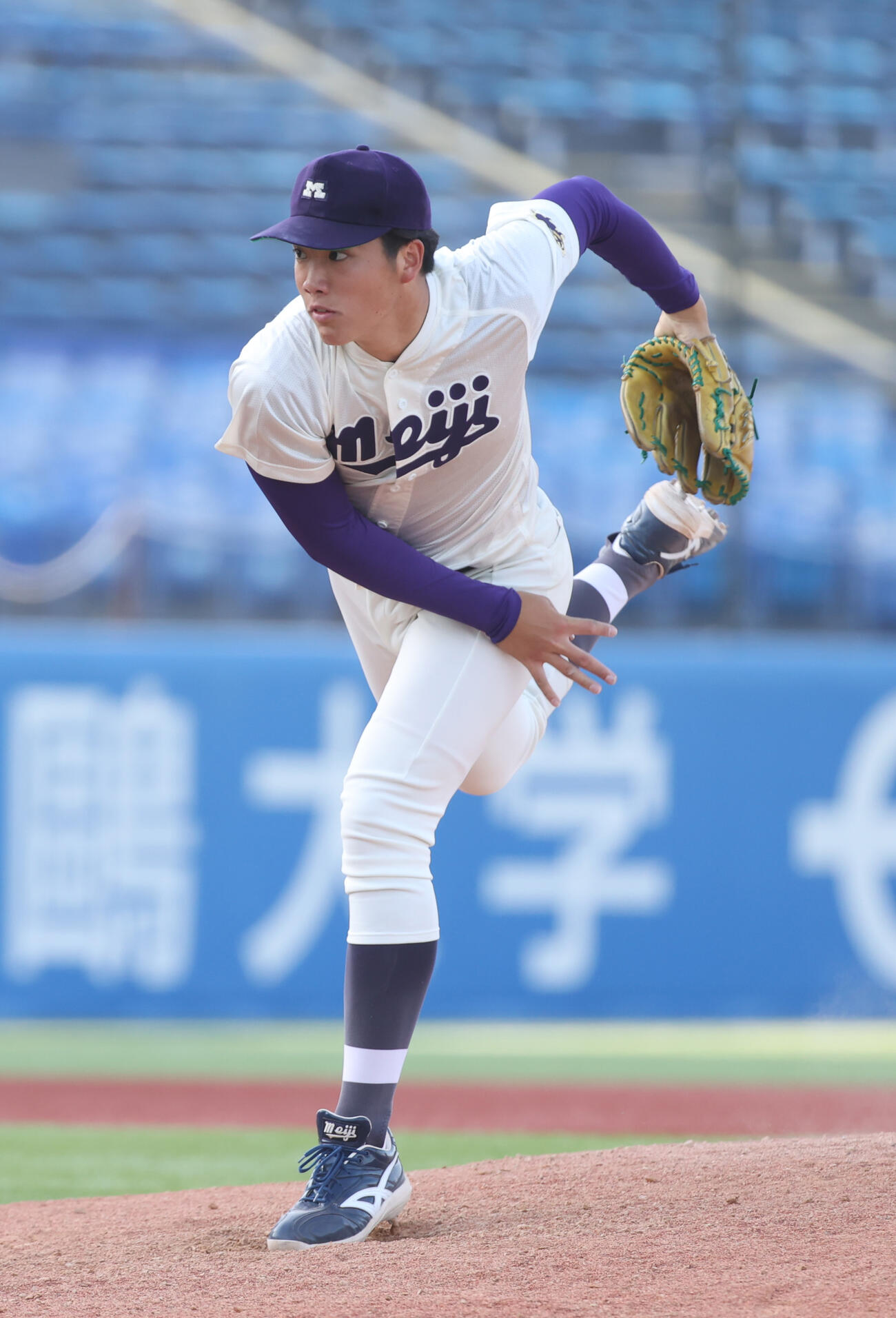 明大対東大　先発した明大・平嶋は6回を投げ1安打無失点の好投を見せた（撮影・柴田隆二）