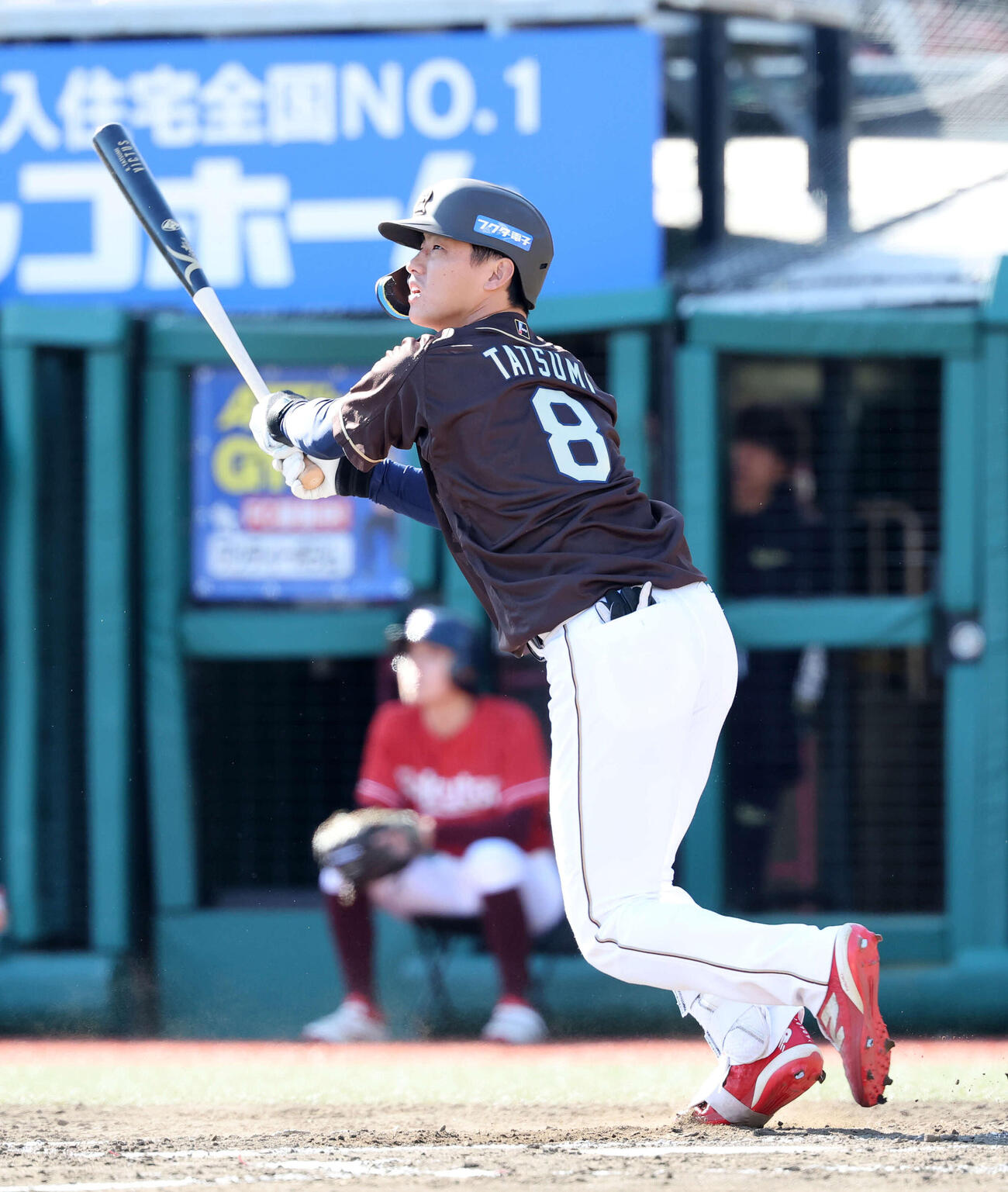 楽天対オリックス　8回裏楽天無死一塁、辰己は2点本塁打を放つ（撮影・鈴木正人）　
