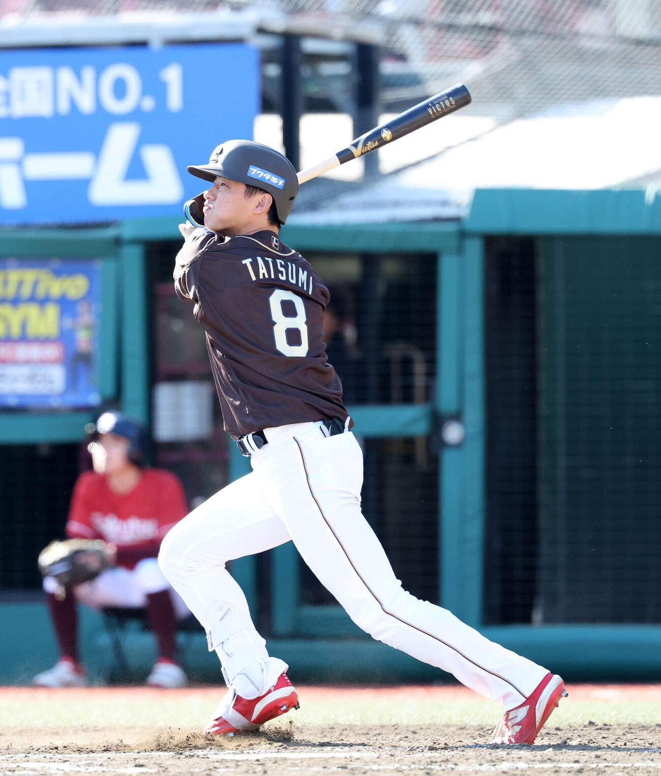 楽天対オリックス　8回裏楽天無死一塁、辰己は2点本塁打を放つ（撮影・鈴木正人）　