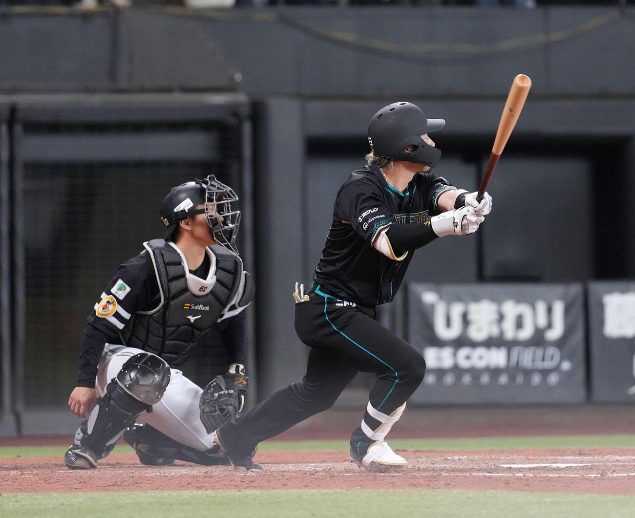 日本ハム対ソフトバンク　3回裏日本ハム1死二、三塁、犠飛を放つ水野（撮影・井上学）