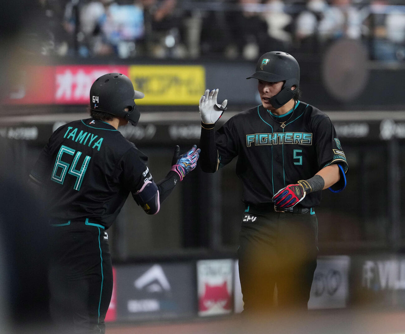 日本ハム対ソフトバンク　9回裏日本ハム無死二塁、2点本塁打を放つ野村（撮影・井上学）
