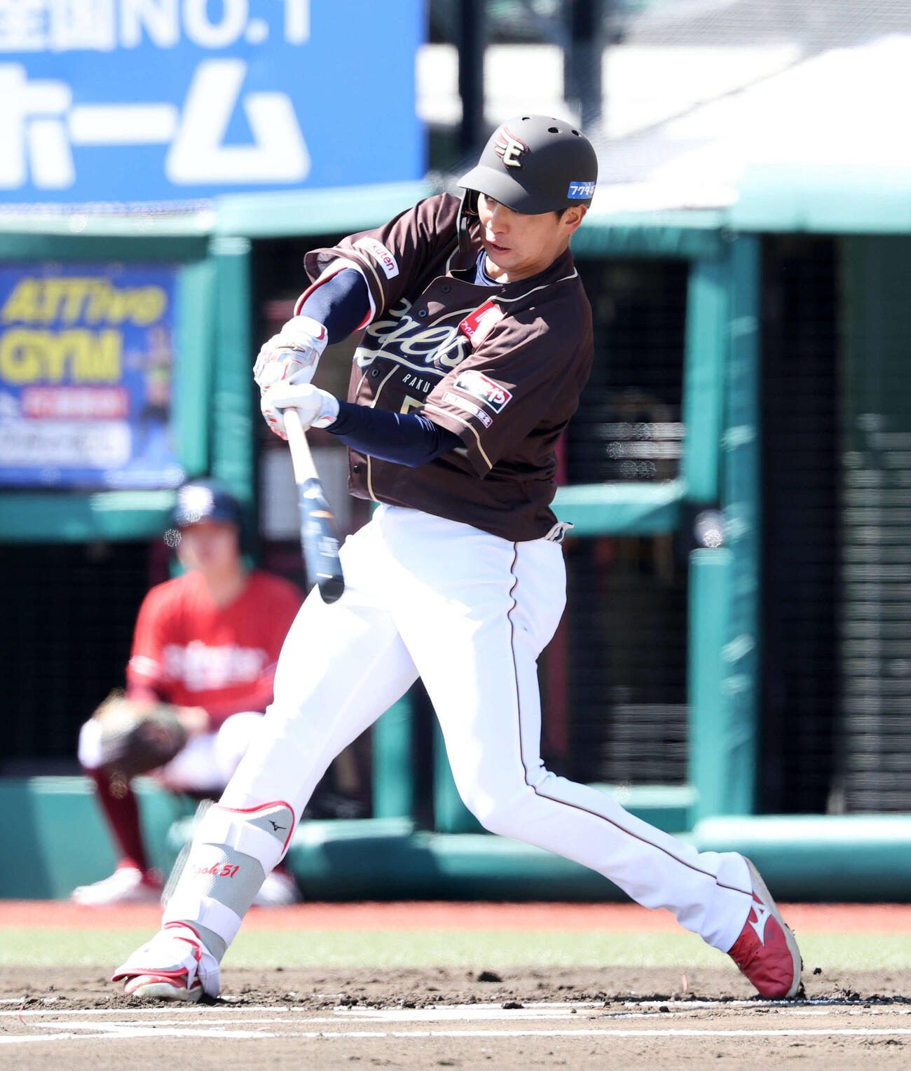 楽天対オリックス　1回裏楽天無死。小郷は内野安打を放つ（撮影・鈴木正人）　