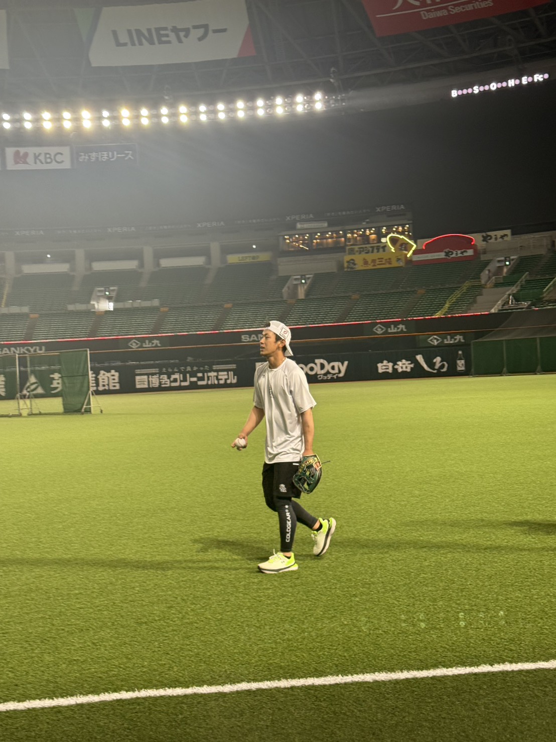 左肩甲骨を亀裂骨折したソフトバンク今宮は休日返上で練習し自身の状態をチェックする