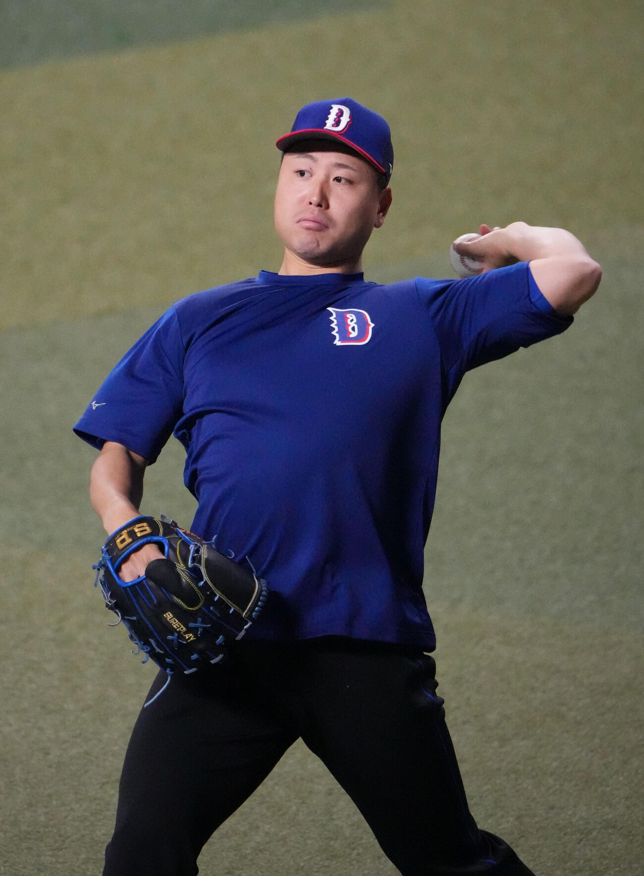 キャッチボールをする牧野（撮影・森本幸一）