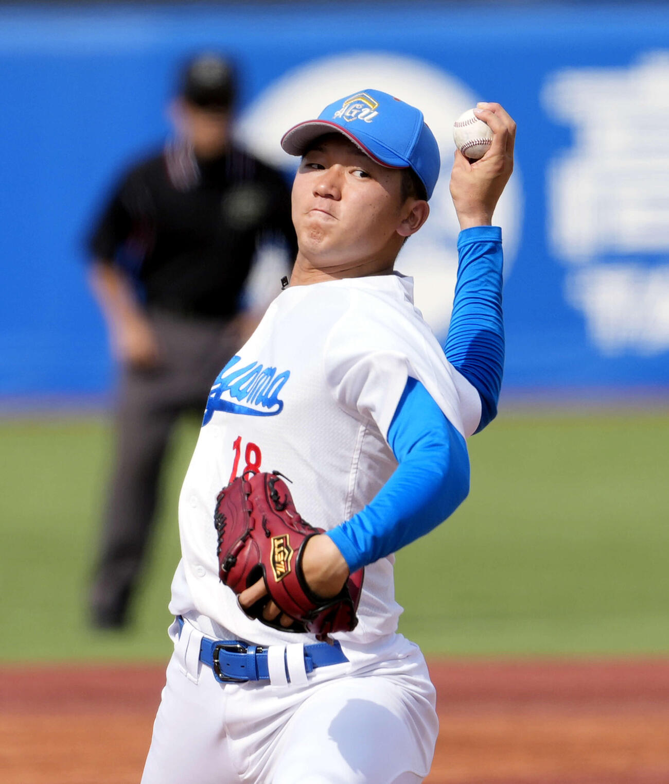 青学大対中大　力投する青学大先発の鈴木（撮影・小島史椰）