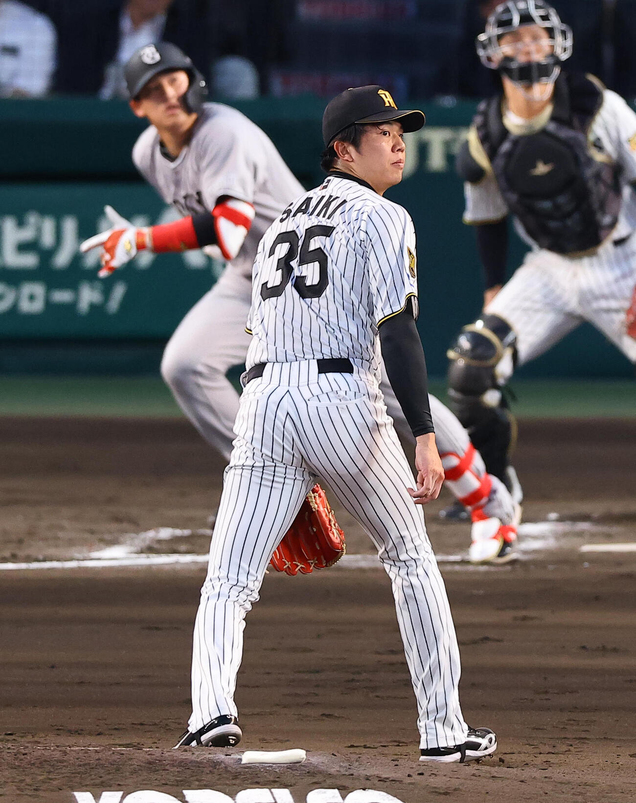 阪神対巨人　2回表巨人無死一、三塁、才木は増田陸に適時二塁打を浴びる（撮影・上田博志）