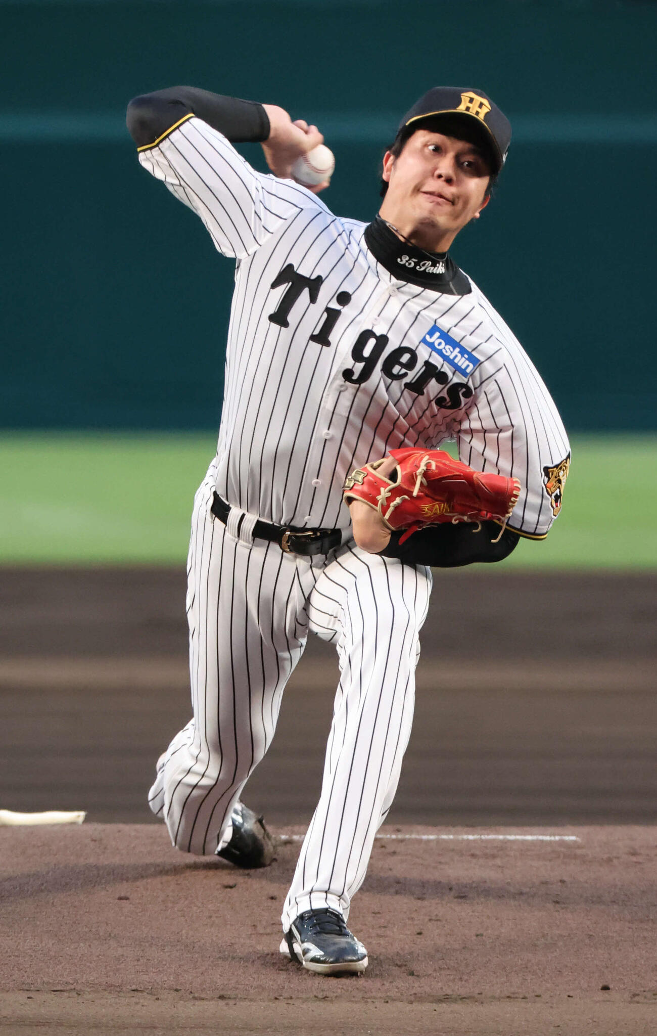 阪神対巨人　力投する阪神先発の才木（撮影・西尾就之）