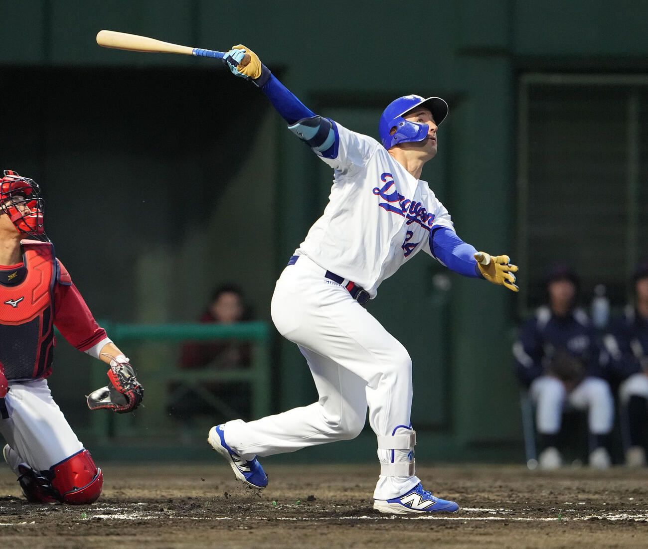中日対広島　1回裏中日無死満塁、右犠飛を放つ中日ボスラー（撮影・森本幸一）