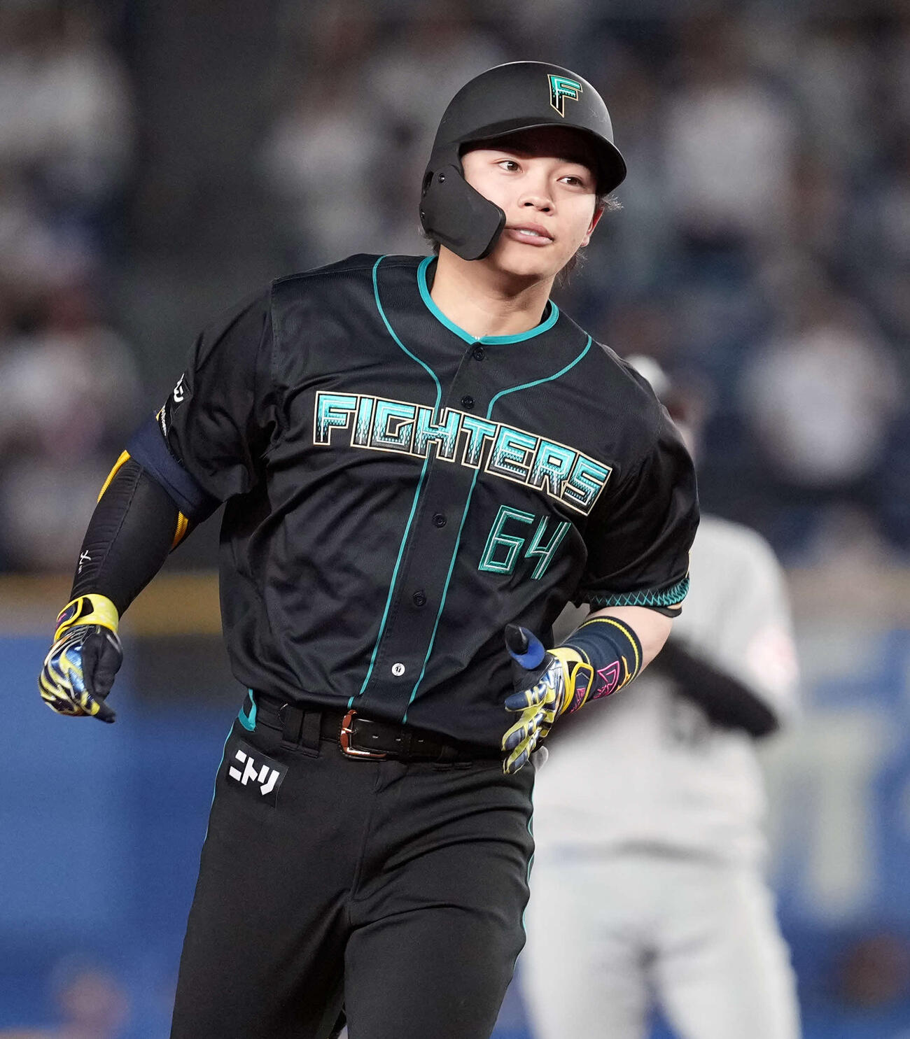 ロッテ対日本ハム　6回表日本ハム1死、右越えにソロ本塁打を放ち笑顔を見せる田宮（撮影・たえ見朱実）