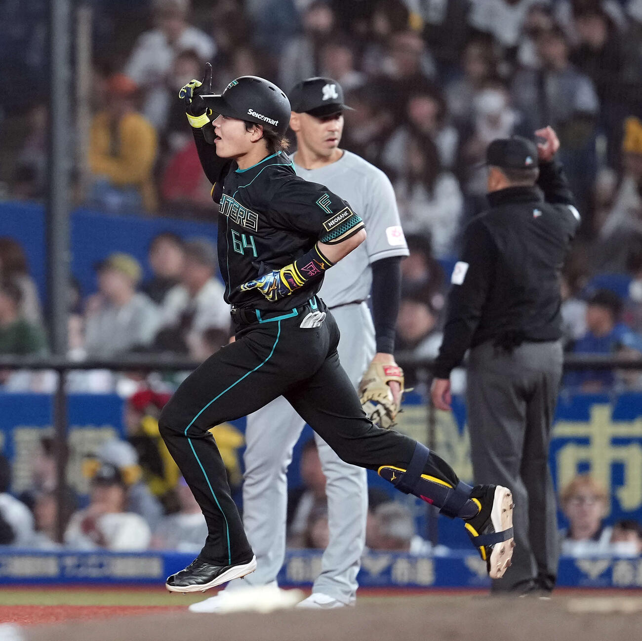 ロッテ対日本ハム　6回表日本ハム1死、右越えにソロ本塁打を放った田宮（撮影・たえ見朱実）