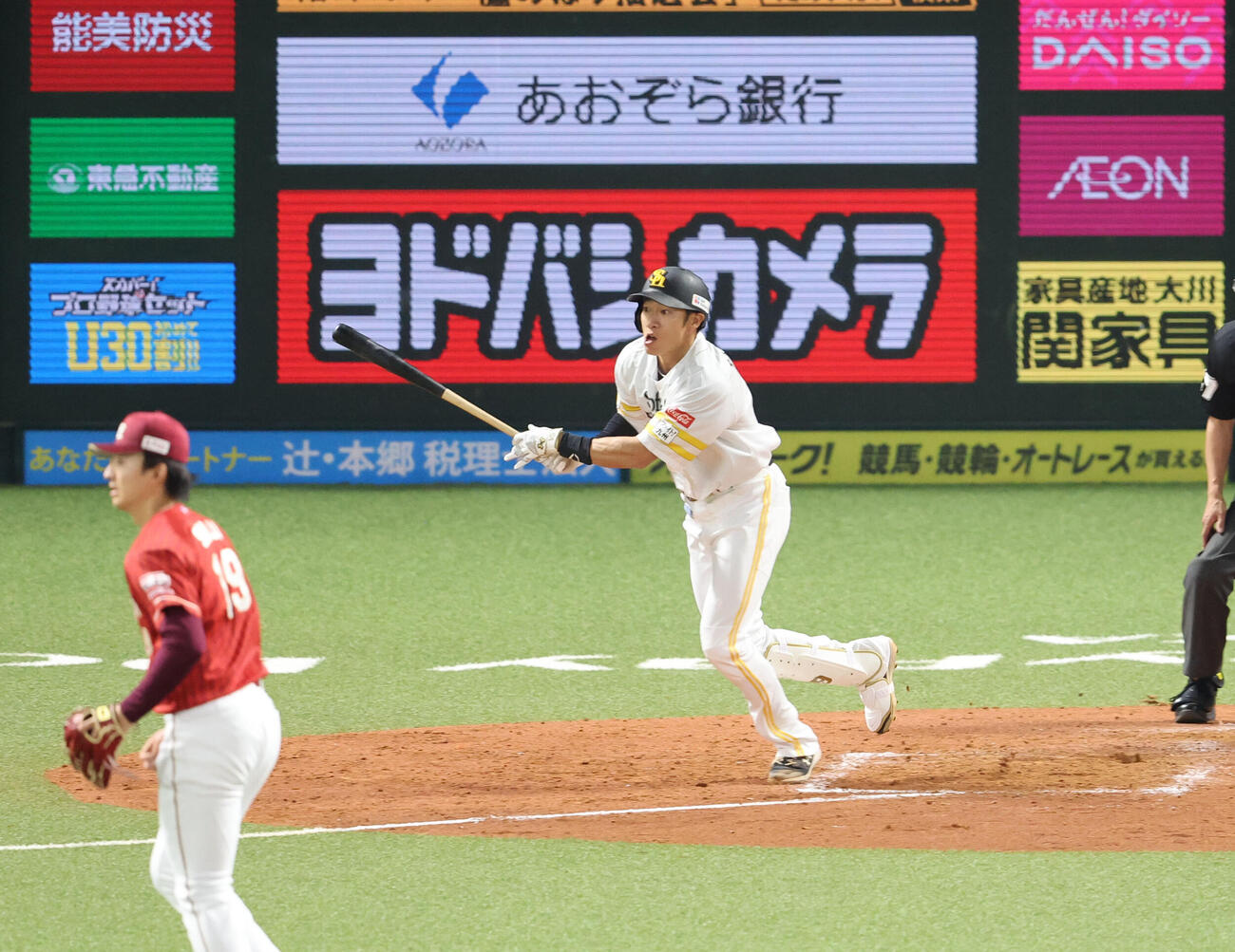 ソフトバンク対楽天　4回裏ソフトバンク無死満塁、柳田は同点となる一内野安打を放つ（撮影・梅根麻紀）