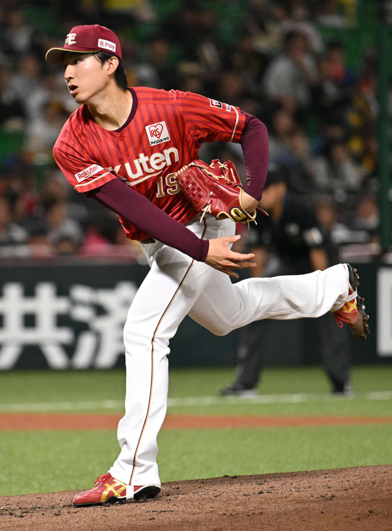 ソフトバンク対楽天　楽天先発の荘司（撮影・林敢治）