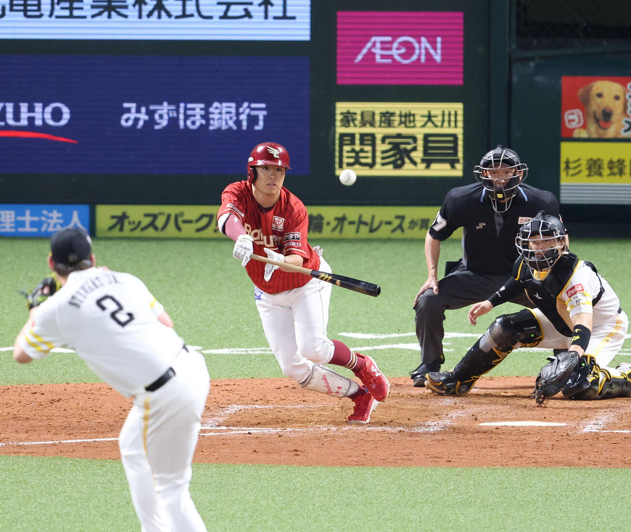 ソフトバンク対楽天　5回表楽天2死満塁、渡辺佳は勝ち越しとなる適時打を放つ（撮影・梅根麻紀