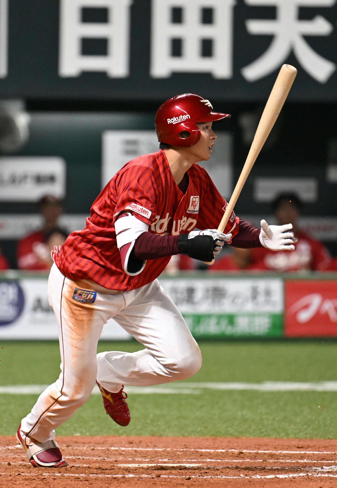 ソフトバンク対楽天　4回表楽天1死三塁、中島は内野ゴロを放ちその間に三塁走者が生還する（撮影・林敢治）