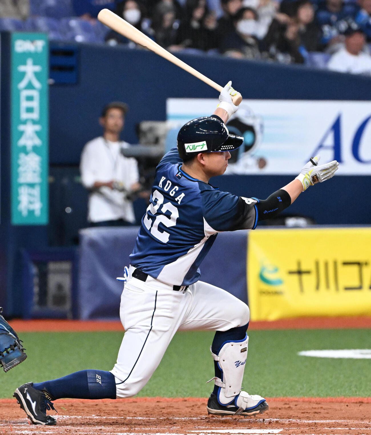 オリックス対西武　4回表西武1死一塁、古賀は安打を放つ（撮影・石井愛子）