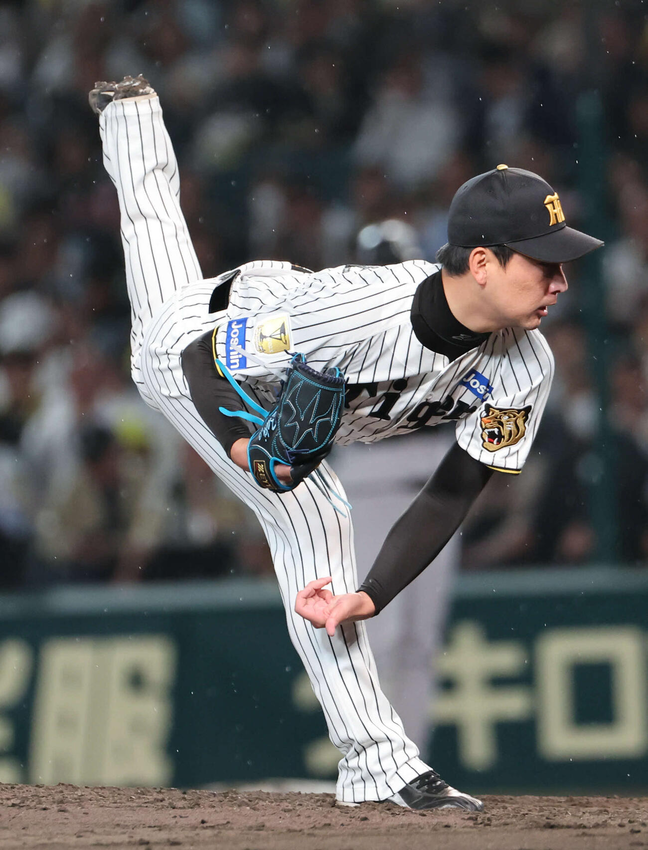 阪神対巨人　阪神4番手の岩崎（撮影・西尾就之）