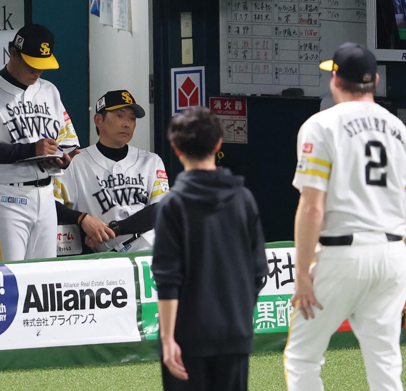 ソフトバンク対楽天　5回途中でスチュワートを尾形と交代させた小久保監督（撮影・梅根麻紀）