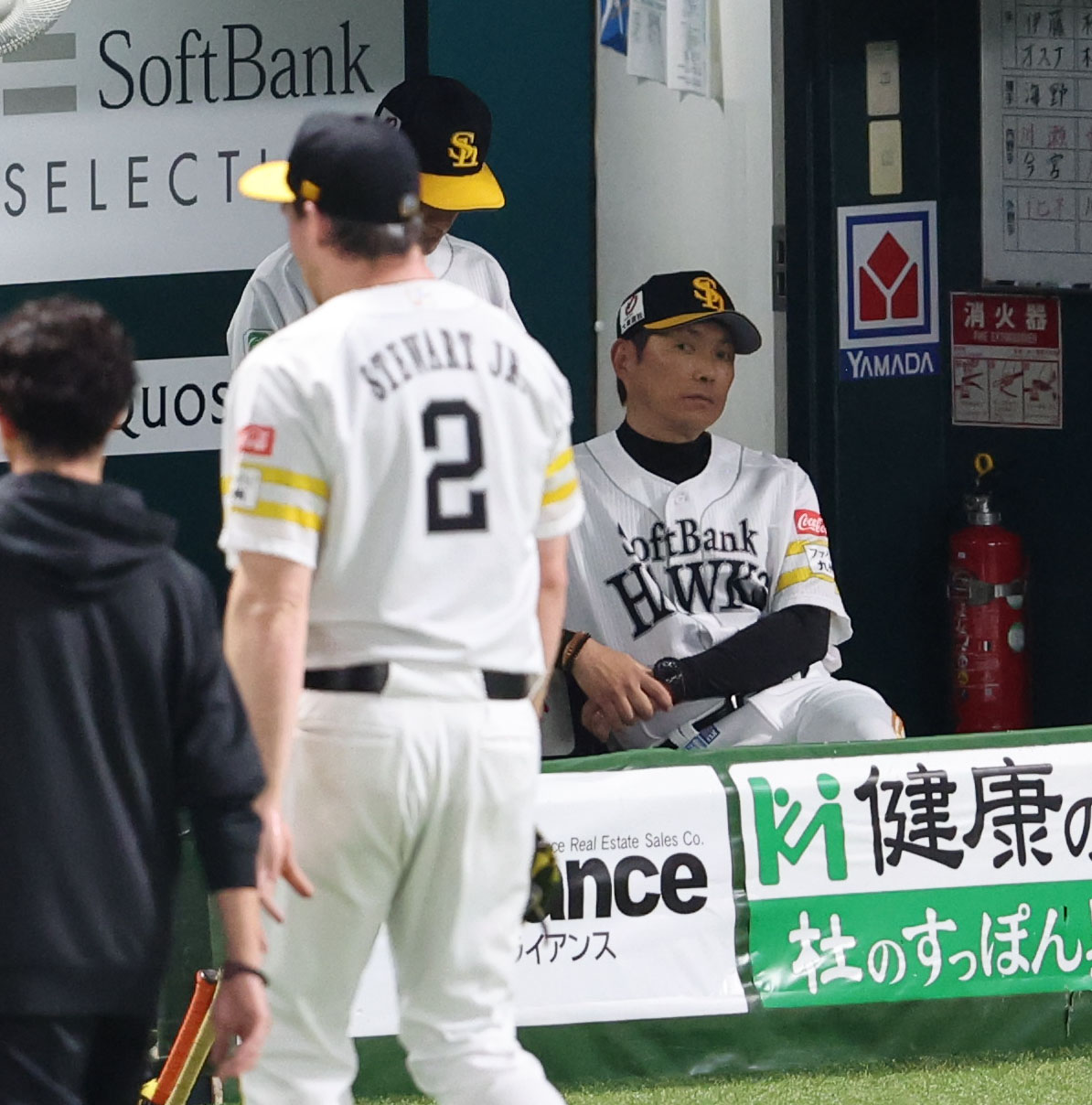 ソフトバンク対楽天　5回途中でスチュワートを尾形と交代させた小久保監督（撮影・梅根麻紀）
