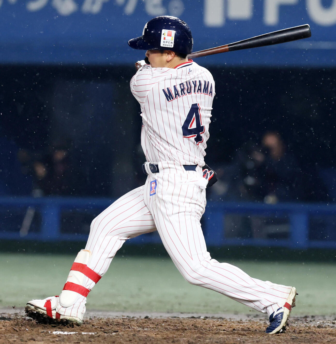 ヤクルト対DeNA 5回裏ヤクルト無死満塁、丸山和は同点の右前適時打を放つ（撮影・加藤哉）