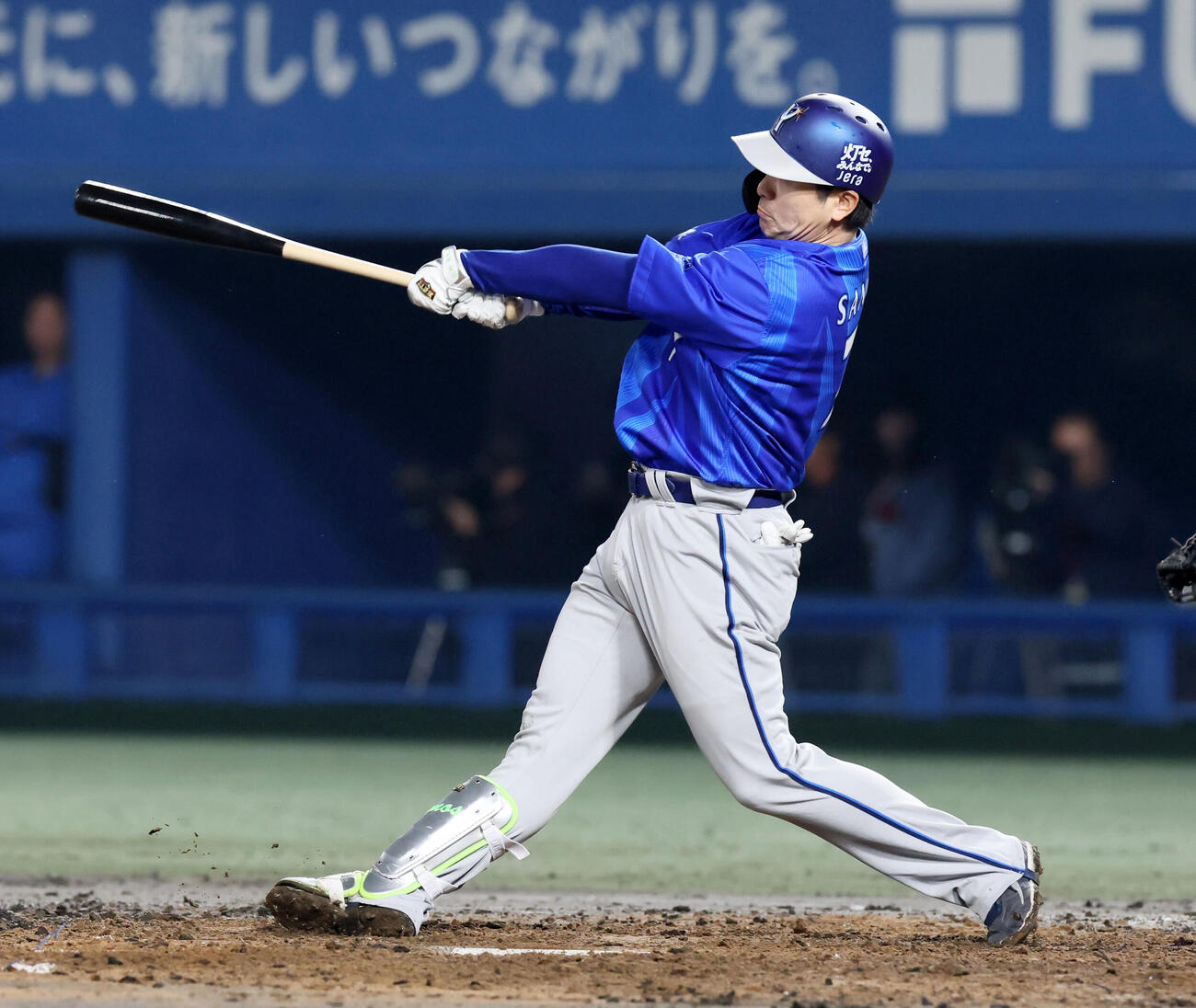 ヤクルト対DeNA 5回表DeNA1死一塁、佐野は中前打を放ち通算1000安打達成（撮影・加藤哉）