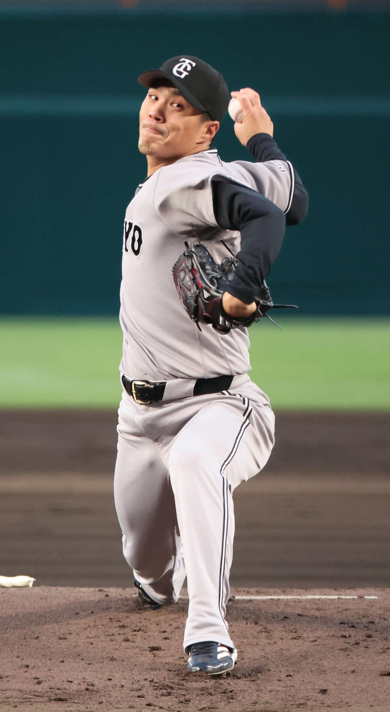 阪神対巨人　力投する巨人先発の則本（撮影・西尾就之）