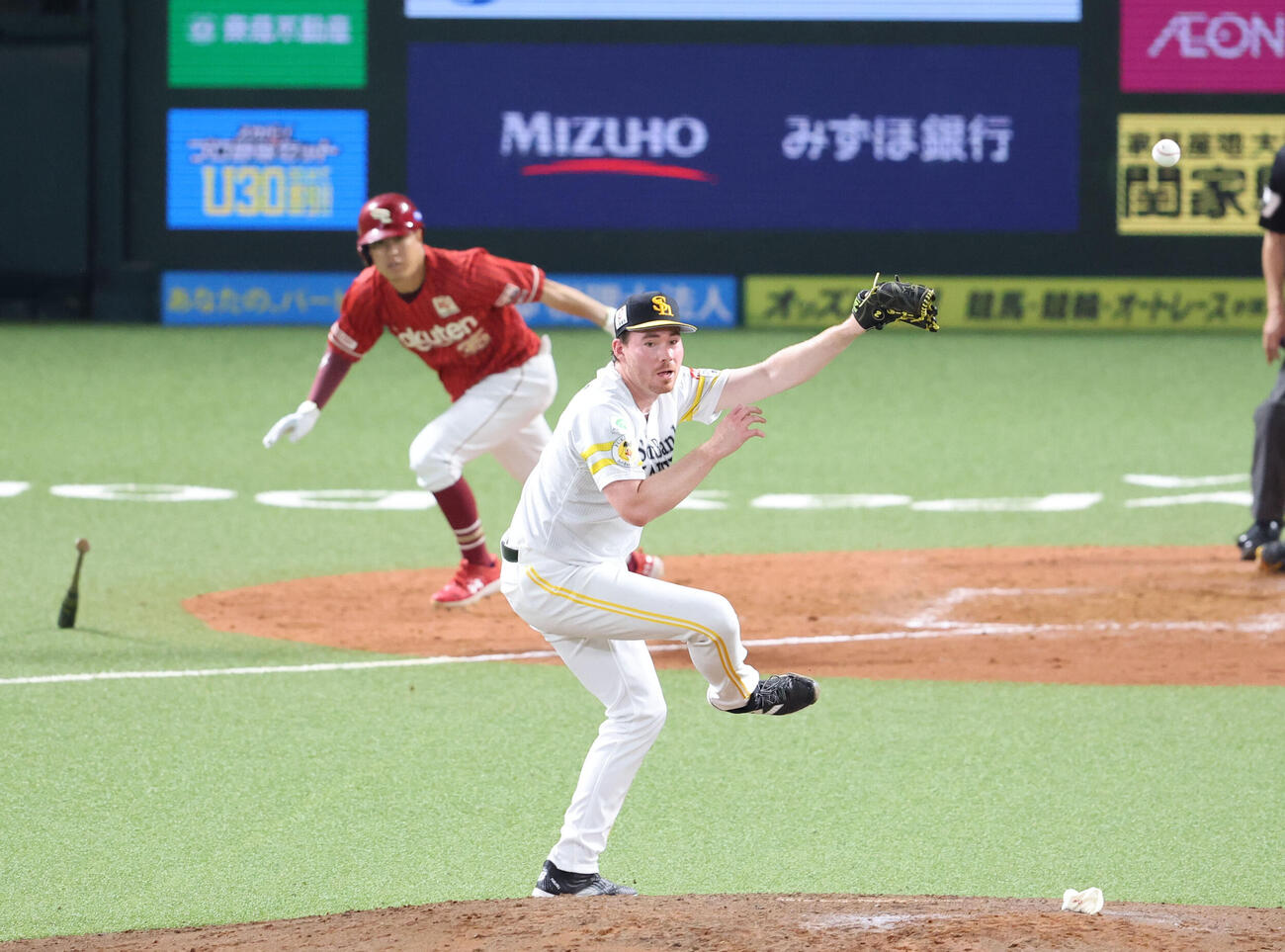 ソフトバンク対楽天　5回表楽天2死満塁、渡辺佳に勝ち越しとなる適時打を浴びるスチュワート（撮影・梅根麻紀）