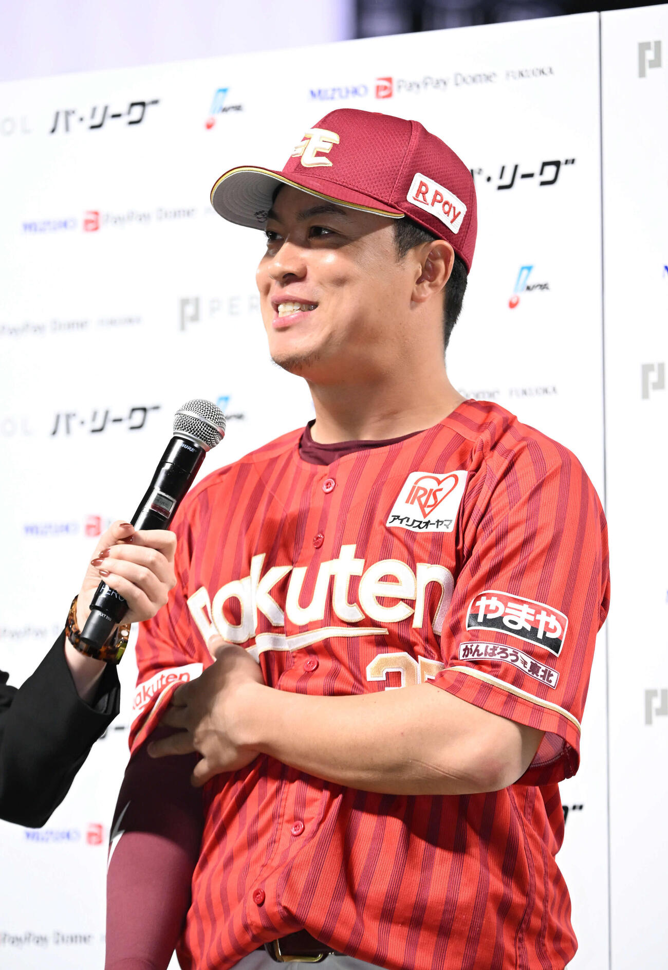 ソフトバンク対楽天　ヒーローインタビューに応じる渡辺佳（撮影・林敢治）