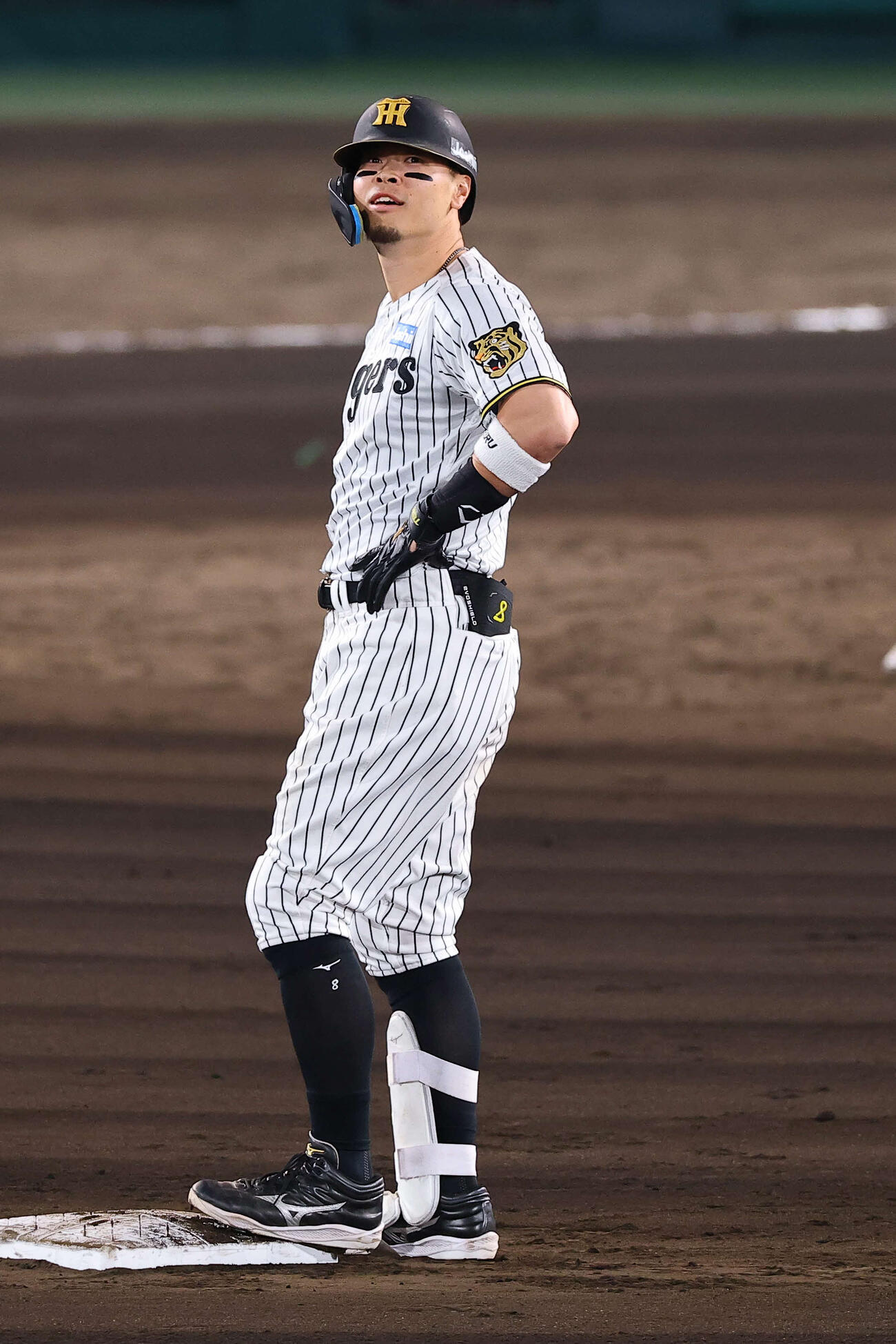 阪神対巨人　6回裏阪神無死、佐藤は二塁打を放つ（撮影・上田博志）