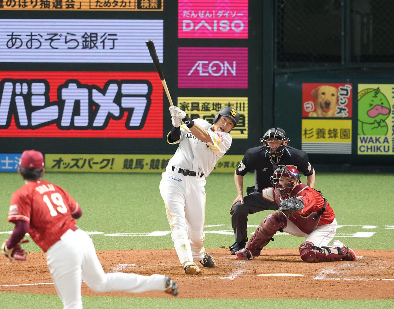 ソフトバンク対楽天　4回裏ソフトバンク無死満塁、柳田は同点となる一内野安打を放つ（撮影・梅根麻紀）