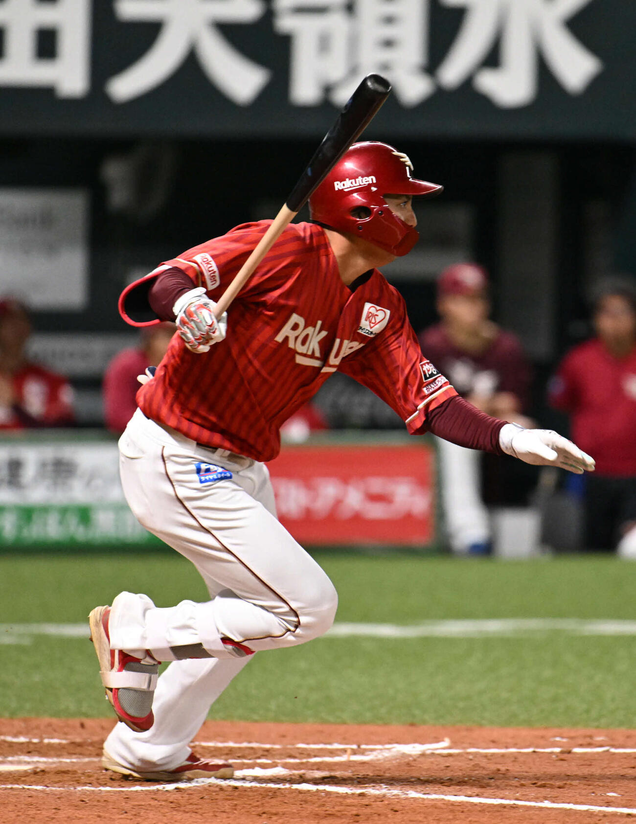 ソフトバンク対楽天　9回表楽天1死、小郷は中前安打を放つ（撮影・林敢治）