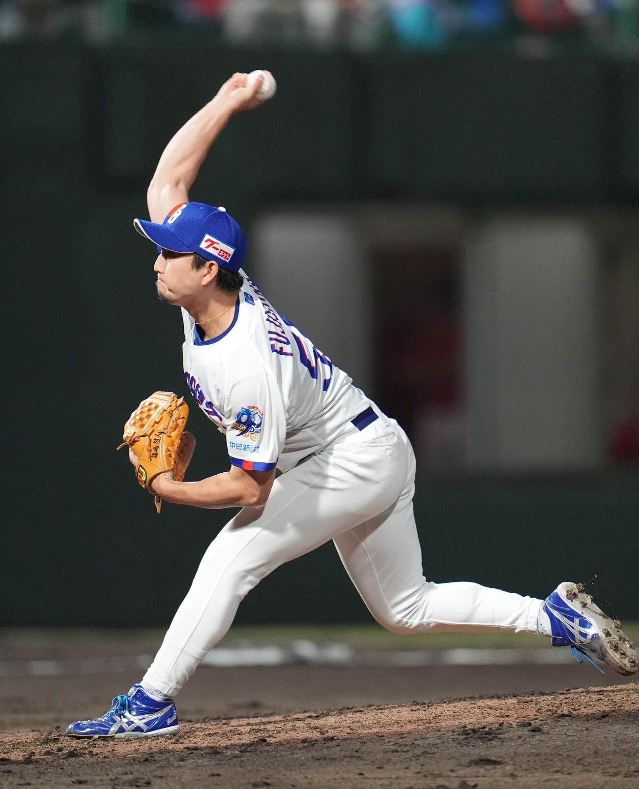 中日対広島　9回表、中日3番手で登板する藤嶋（撮影・森本幸一）