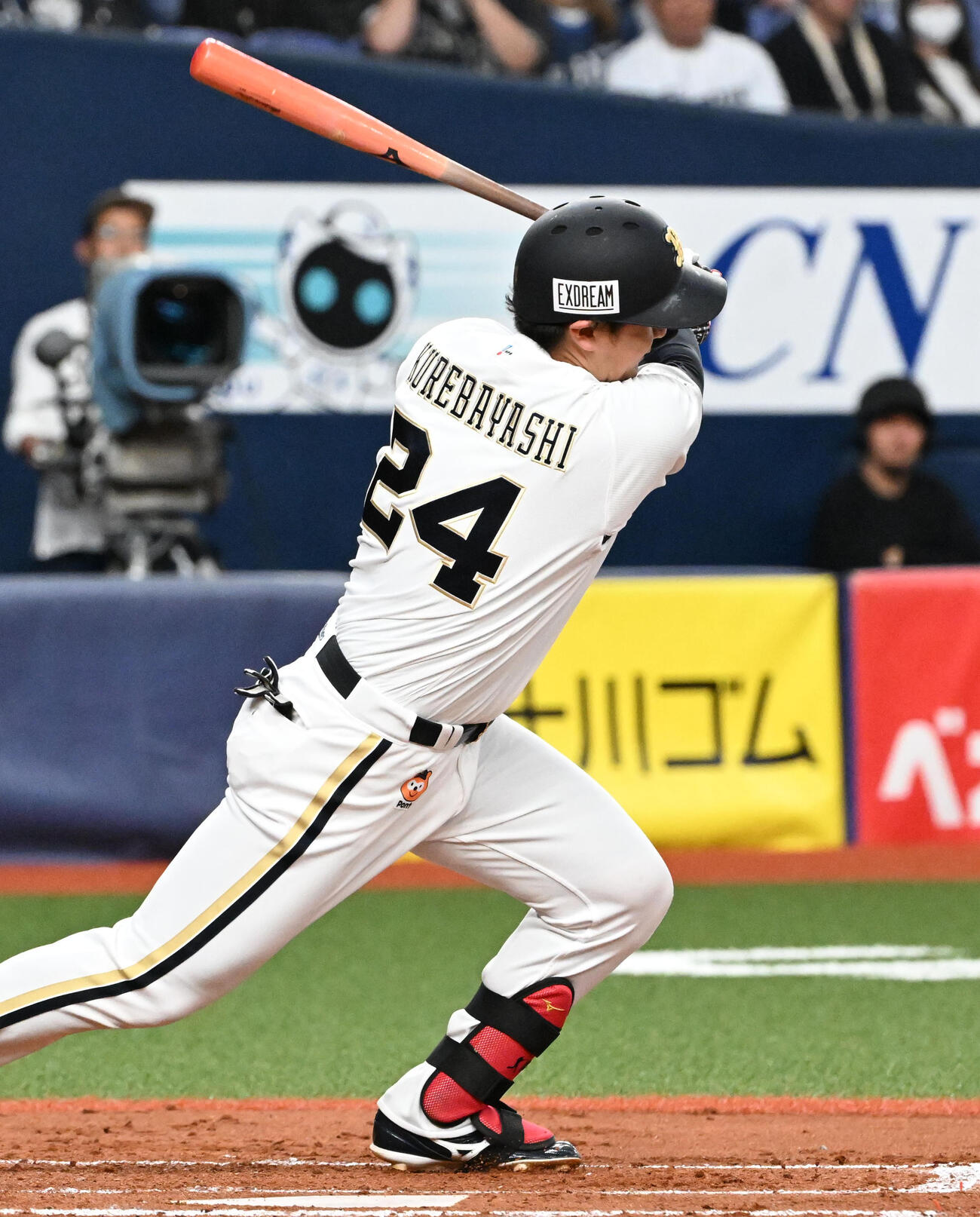 オリックス対西武　3回裏オリックス無死一、二塁　紅林の打球を三塁手・渡部が悪送球をし先制点となる（撮影・石井愛子）