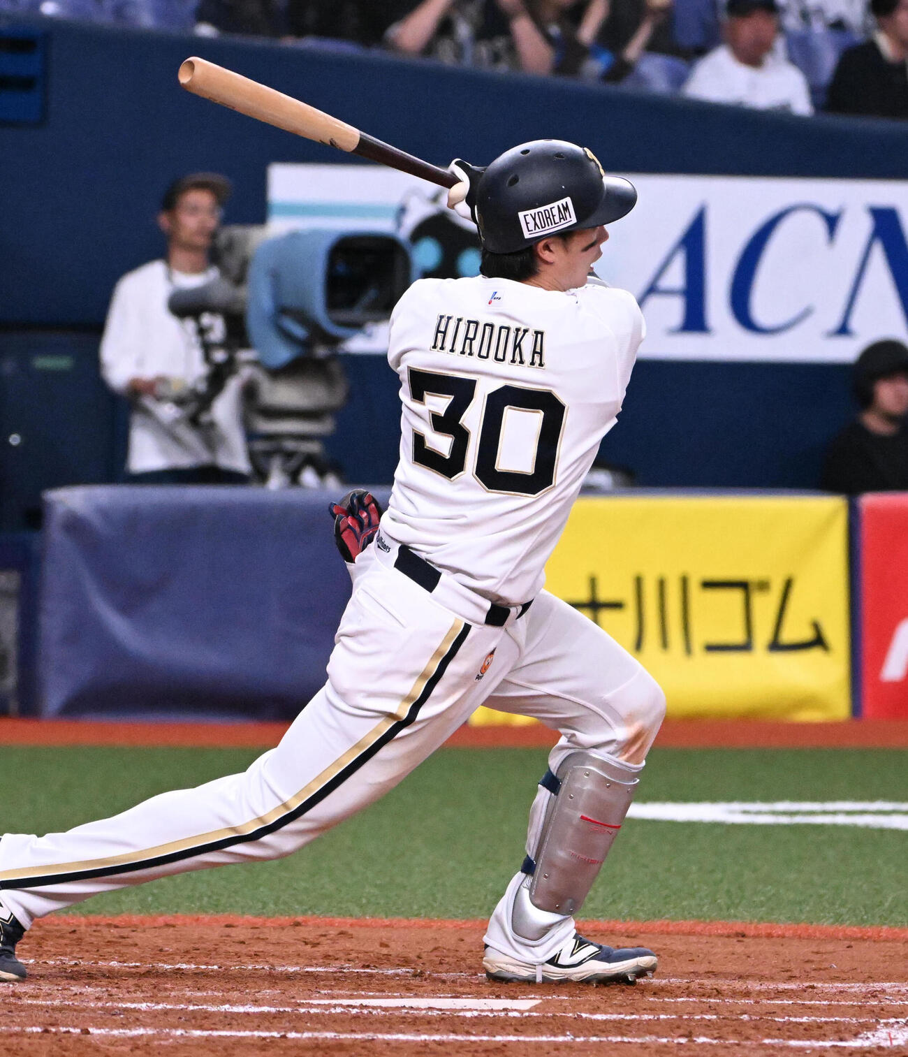 オリックス対西武　4回裏オリックス無死三塁、広岡大志は犠飛を放つ（撮影・石井愛子）