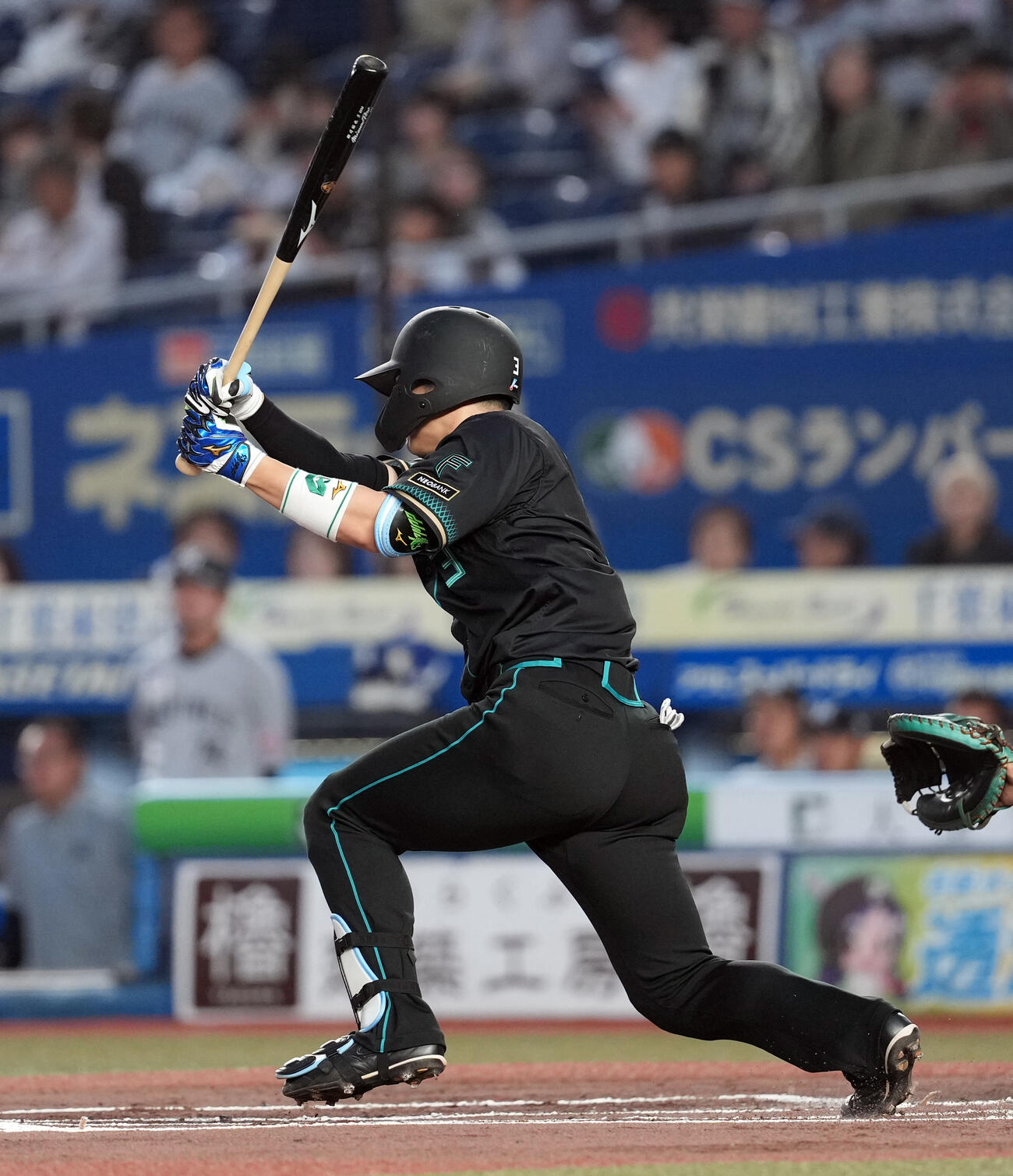ロッテ対日本ハム　1回表日本ハム1死一、二塁、先制適時打を放つ郡司（撮影・たえ見朱実）
