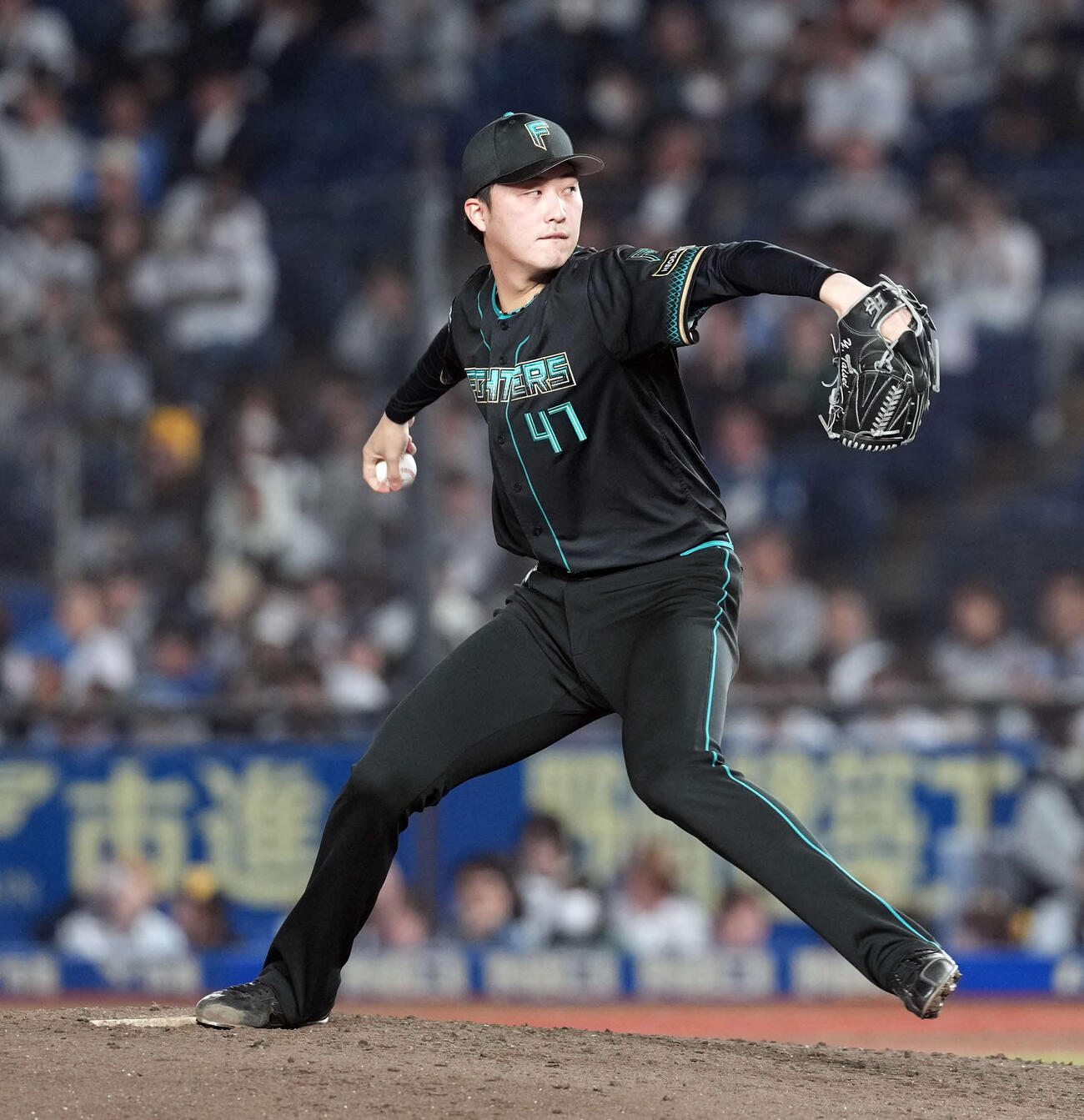 ロッテ対日本ハム　9回からマウンドに上がった日本ハム柳川（撮影・たえ見朱実）