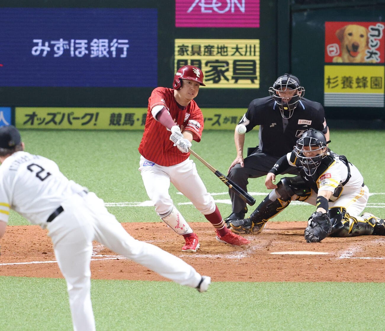 ソフトバンク対楽天　5回表楽天2死満塁、渡辺佳は勝ち越しとなる適時打を放つ（撮影・梅根麻紀