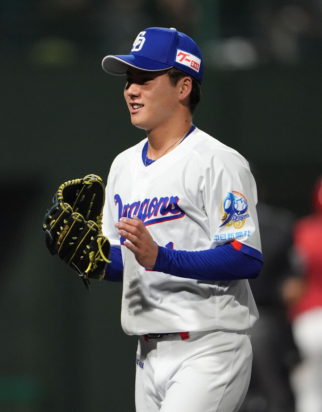 中日対広島　6回表終了、明るい表情でベンチへ戻る中日先発の金丸（撮影・森本幸一）