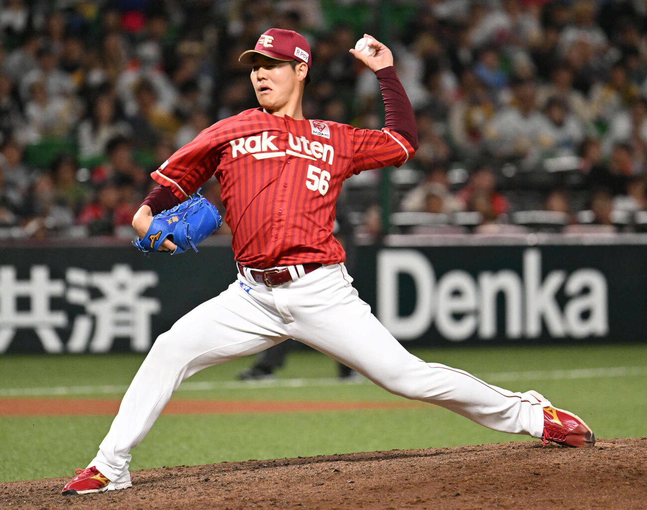 ソフトバンク対楽天　楽天2番手投手の鈴木翔（撮影・林敢治）