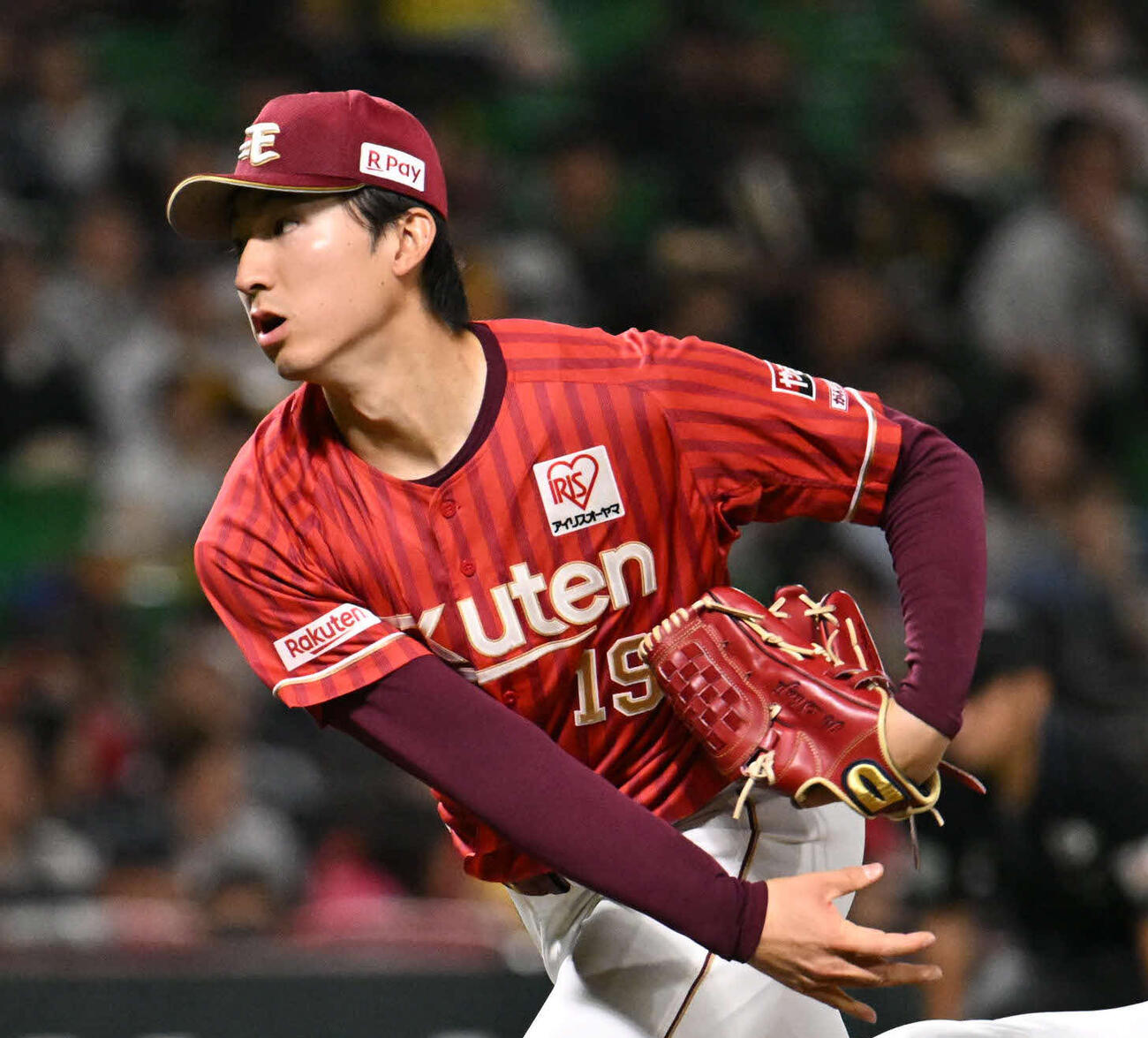 ソフトバンク対楽天　楽天先発の荘司（撮影・林敢治）