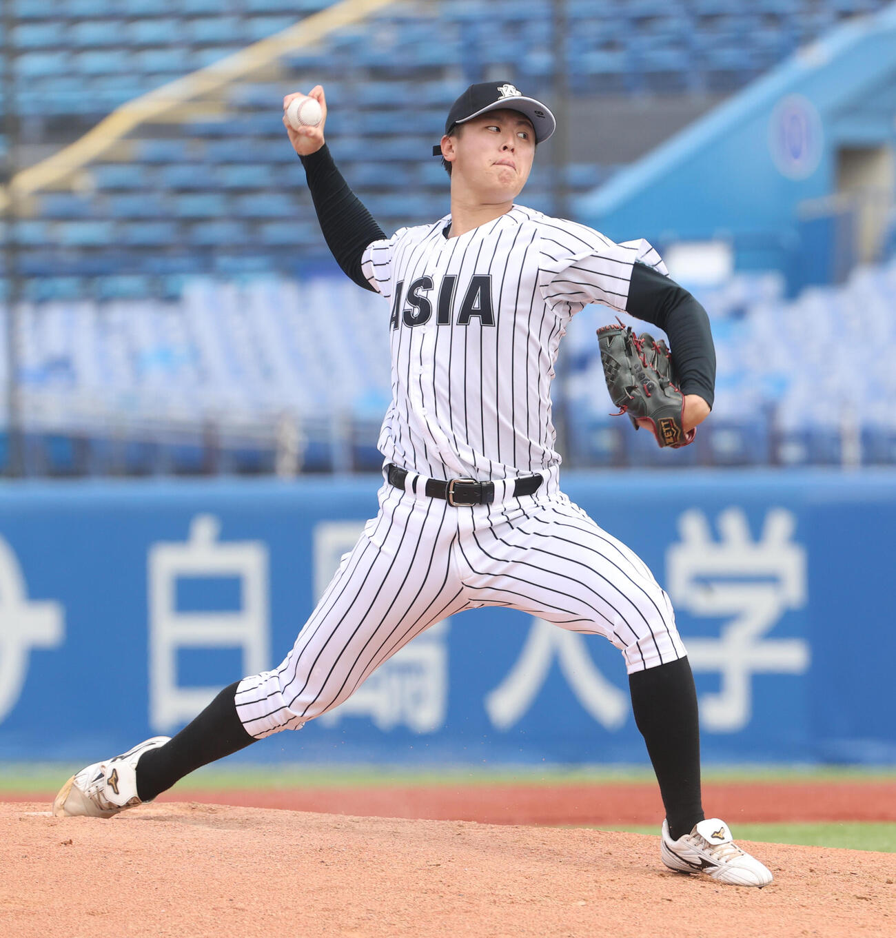 亜大対東洋大　先発した亜大・川尻（撮影・柴田隆二）