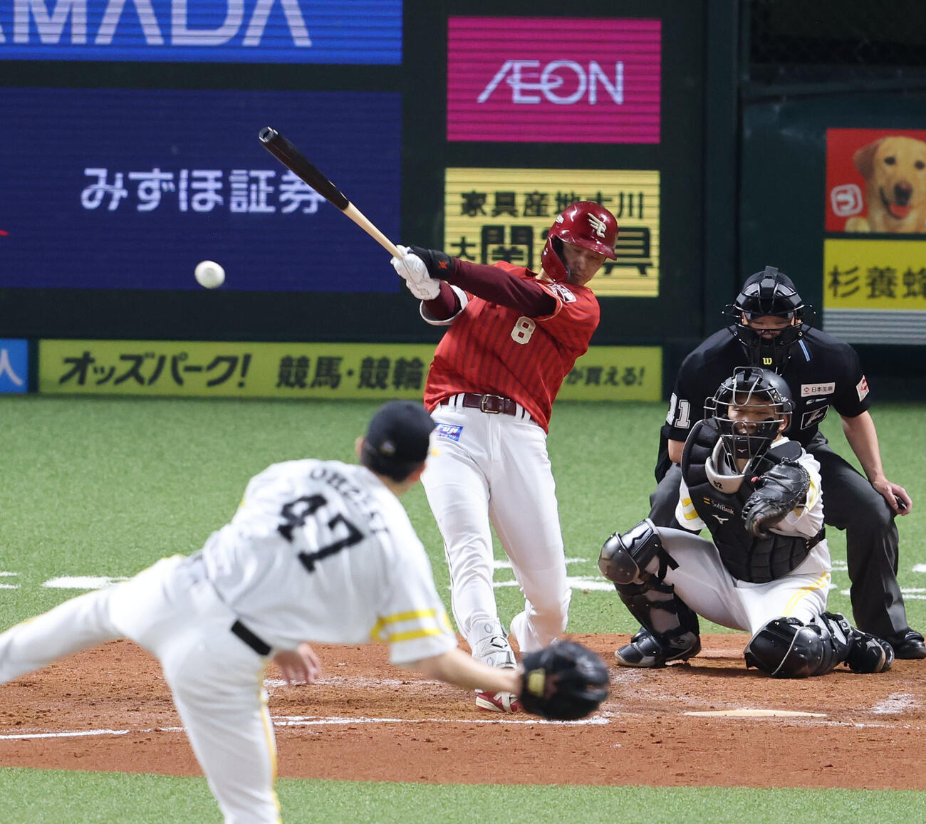 ソフトバンク対楽天　5回表楽天2死一、三塁、辰己は右前に勝ち越し適時打を放つ（撮影・梅根麻紀）