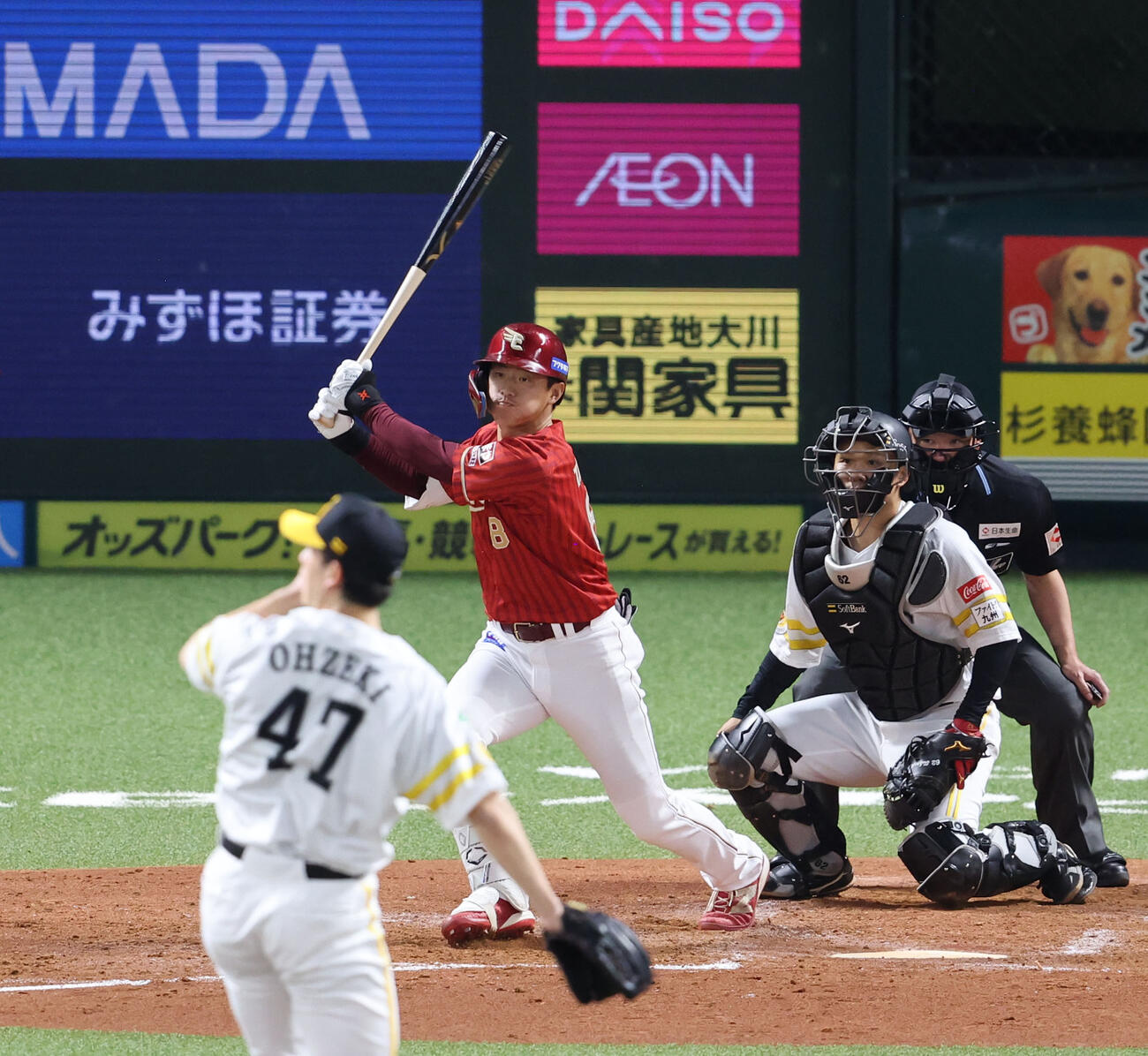 ソフトバンク対楽天　5回表楽天2死一、三塁、辰己は右前に勝ち越し適時打を放つ（撮影・梅根麻紀）