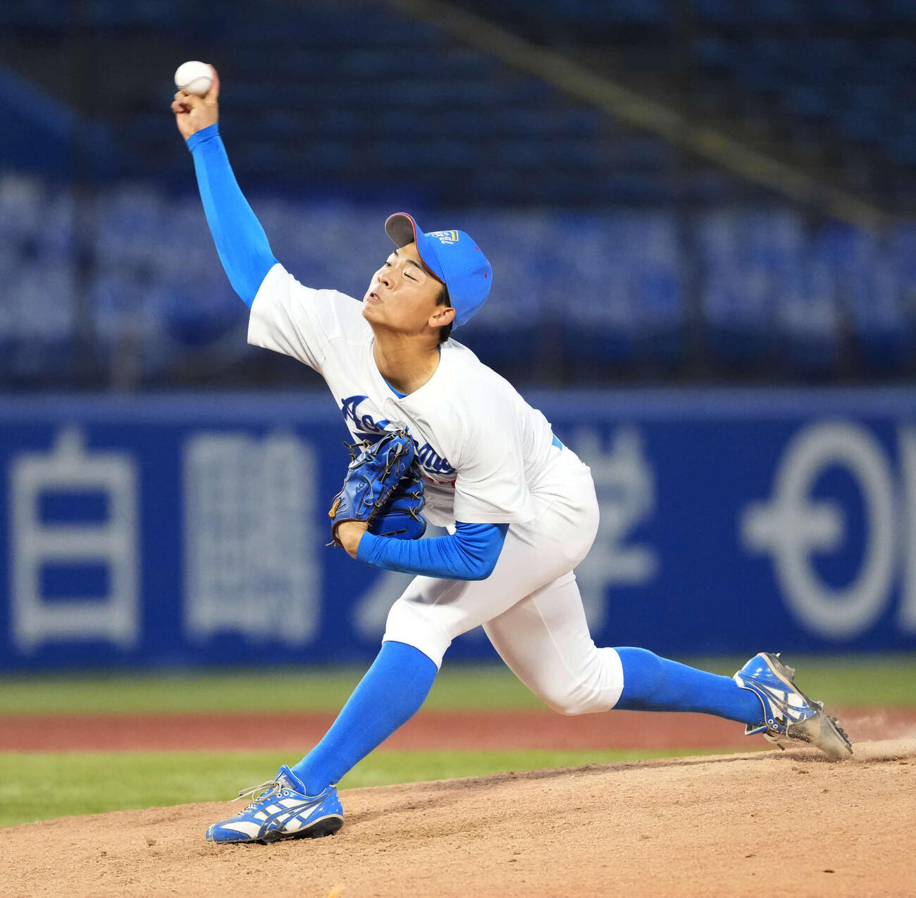 中大対青学大　7回表から登板し力投する青学大・山田（撮影・小島史椰）