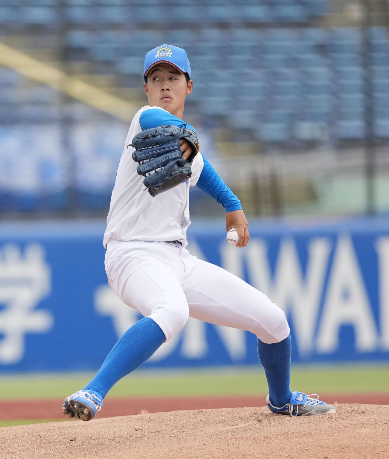 中大対青学大　力投する青学大先発の田端（撮影・小島史椰）