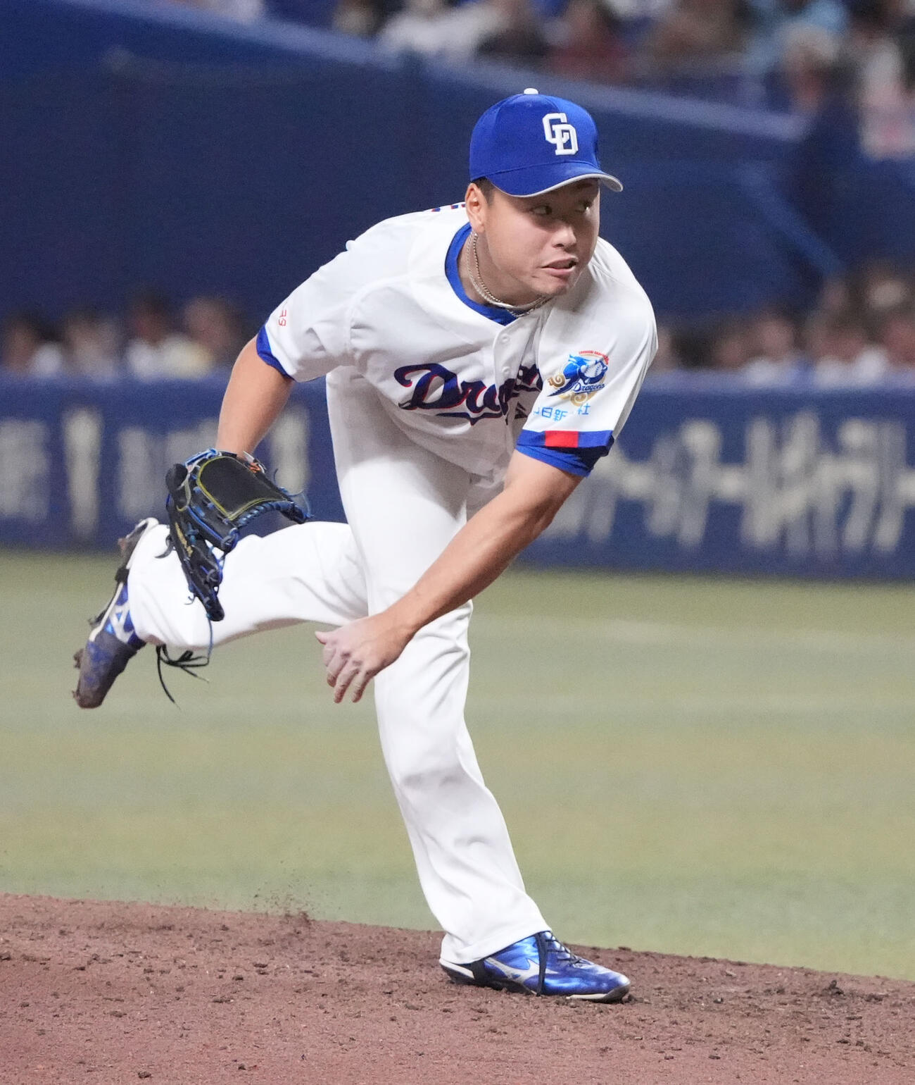 中日対広島　8回表広島2死一塁、中日4番手で登板する牧野（撮影・森本幸一）